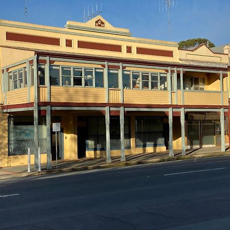 Yass Central Bed & Breakfast Exterior photo