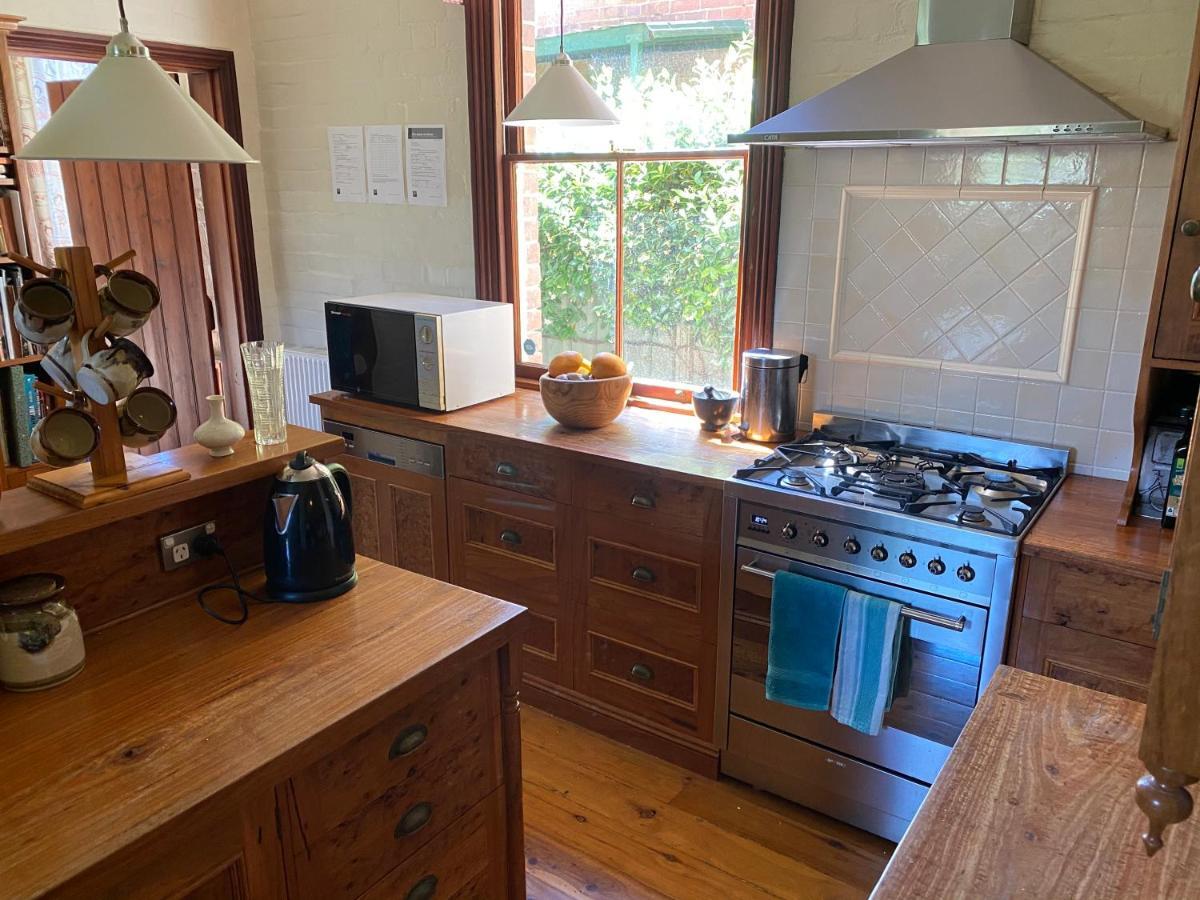 Yass Central Bed & Breakfast Exterior photo